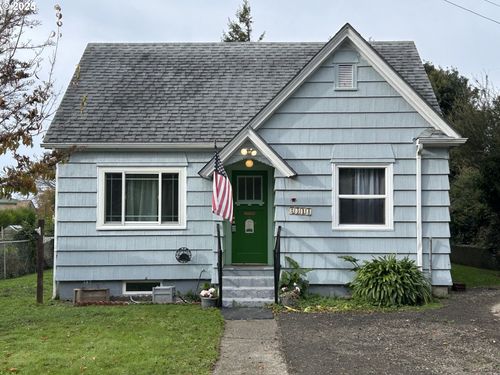 2318 Liberty St, North Bend, OR, 97459-3331 | Card Image