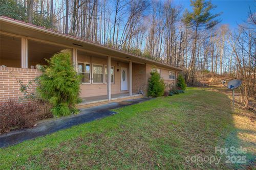 583 Deer Park Lake Rd, Spruce Pine, NC, 28777-8471 | Card Image