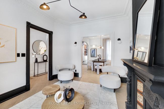282 Crawford St, House attached with 5 bedrooms, 4 bathrooms and 1 parking in Toronto ON | Image 4