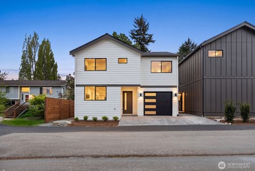 9026 Corliss Ave N, Seattle, WA, 98103-4140 | Card Image