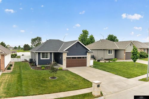 2609 Aberdeen Dr, Papillion, NE, 68133-4404 | Card Image