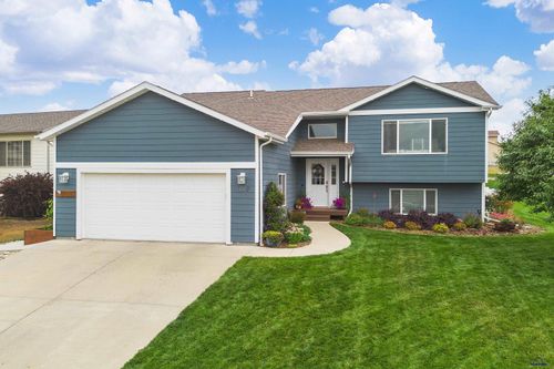 3220 New England St, Rapid City, SD, 57703-4727 | Card Image