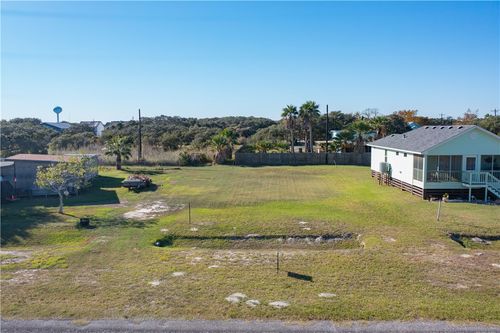 1511 S Pearl St, Rockport, TX, 78382-2111 | Card Image