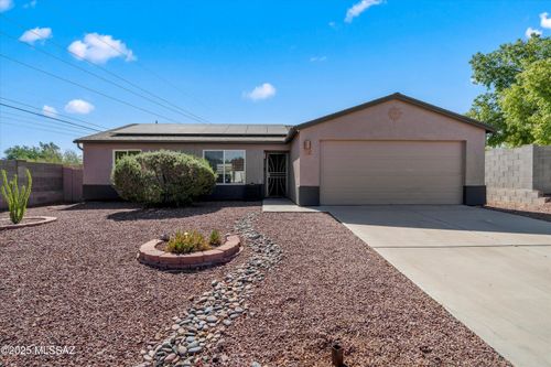 8774 N New Moon Pl, Tucson, AZ, 85743-5402 | Card Image
