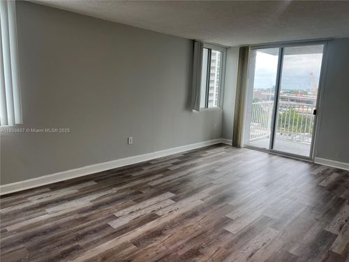 apt-909-800 N Miami Ave, Miami, FL, 33136-3520 | Card Image