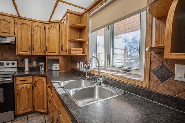 10701 104 Street, House other with 4 bedrooms, 3 bathrooms and 4 parking in High Level AB | Image 17