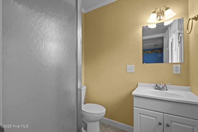 Bathroom 3 | Image 28