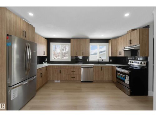 15015 95 St Nw, Edmonton, AB, T5E3Z3 | Card Image