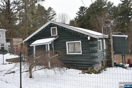 71 Dockerty Hollow Rd, West Milford, NJ, 07480-1729 | Card Image