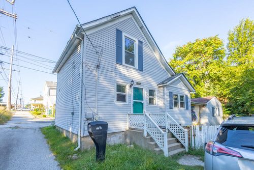 205 1/2 Brown St, Valparaiso, IN, 46383-5652 | Card Image
