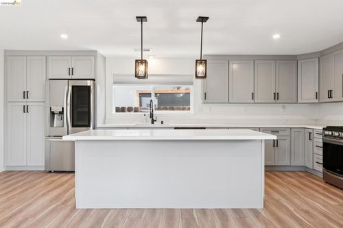 1300 Evergreen Dr, Concord, CA, 94520-4063 | Card Image