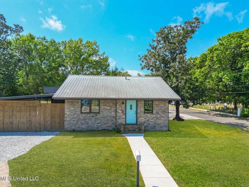 1102 Calhoun Ave, Ocean Springs, MS, 39564-4914 | Card Image
