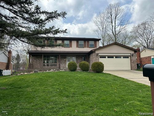 425 Pinehurst Dr, Rochester Hills, MI, 48309-1244 | Card Image