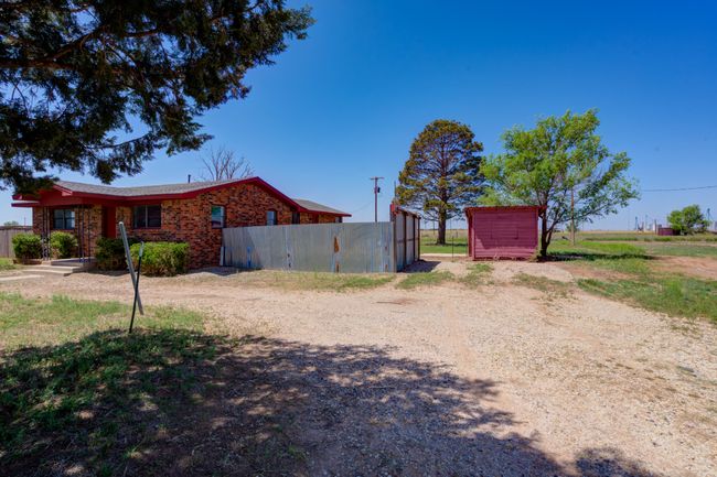 208 Avenue X, House other with 3 bedrooms, 2 bathrooms and null parking in Levelland TX | Image 33