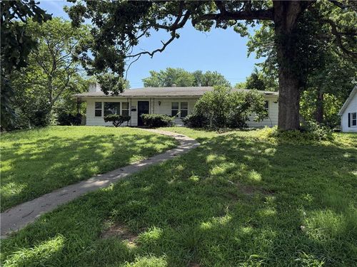 811 S Main Street, Nevada, MO, 64772 | Card Image