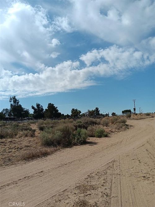 6727 Coyote Rd, Phelan, CA, 92371 | Card Image