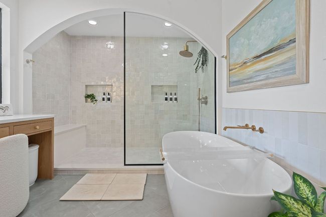 Spa like walk in shower, oversized soaking tub | Image 20