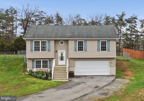 212 Freight Car Cir, Bunker Hill, WV, 25413-3740 | Card Image
