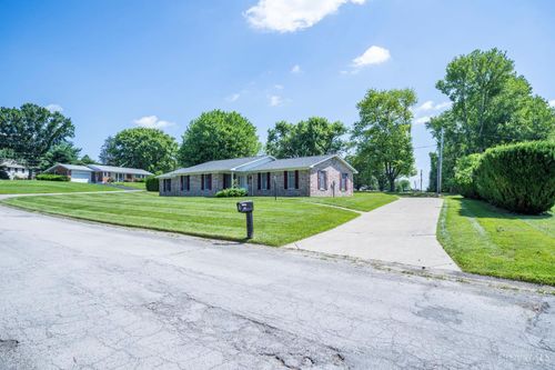 117 Sherwood Dr, Hillsboro, OH, 45133-8554 | Card Image