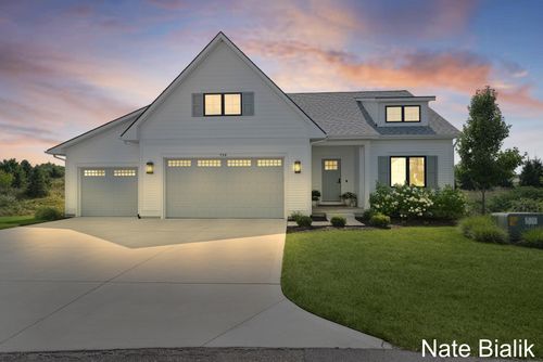 730 Stonebriar Cir, Grandville, MI, 49418-3235 | Card Image