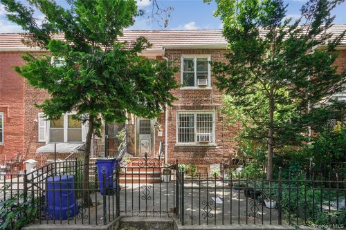 3223 76th St, East Elmhurst, NY, 11370-1833 | Card Image