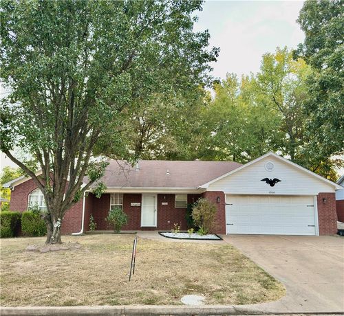 1306 S Oswego Pl, Russellville, AR, 72802-7427 | Card Image