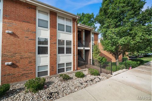 203-1934 Greenpoint Dr, Kirkwood, MO, 63122-5249 | Card Image