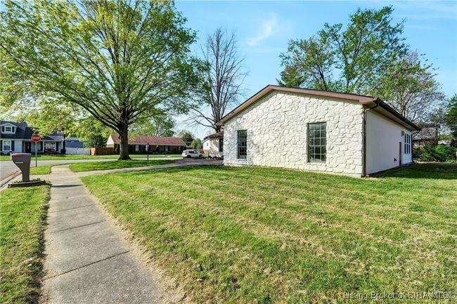 1801 Cliffwood Ct, Home with 4 bedrooms, 3 bathrooms and null parking in New Albany IN | Image 51
