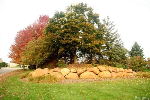 20 Tipperary Trl, Fenton, MI, 48430 | Card Image