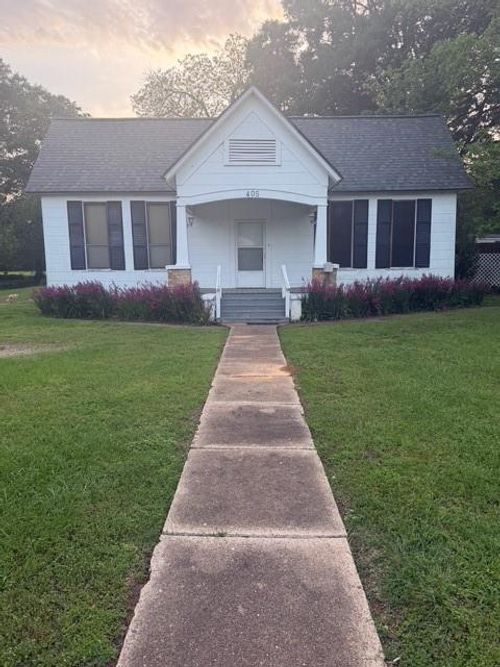 405 S 10th St, Crockett, TX, 75835-2211 | Card Image