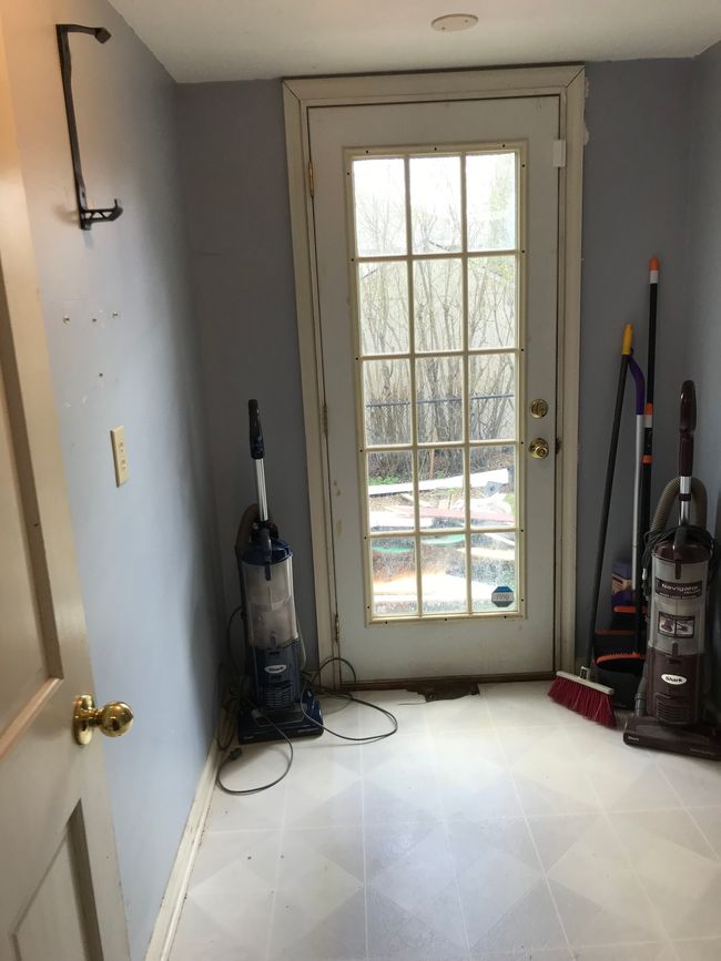 Laundry room with door to the side yard | Image 22