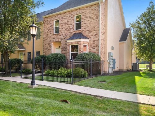 9755 N Lucerne Ave, Kansas City, MO, 64154-1908 | Card Image