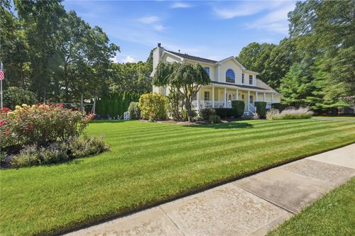2 Nutmeg Cir, Coventry, RI, 02816-8286 | Card Image