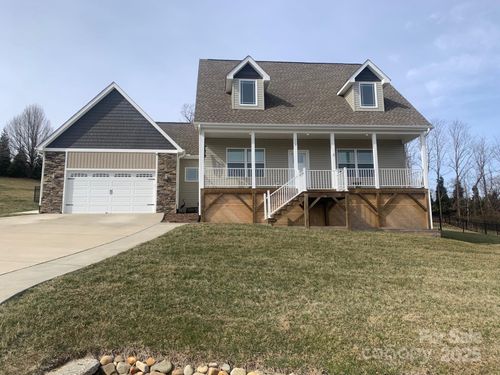 119 Tryon View Dr, Flat Rock, NC, 28731-8611 | Card Image