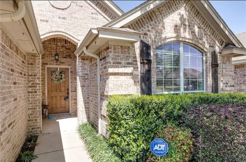 8333 Winter Falls Trl, Hurst, TX, 76053-7452 | Card Image