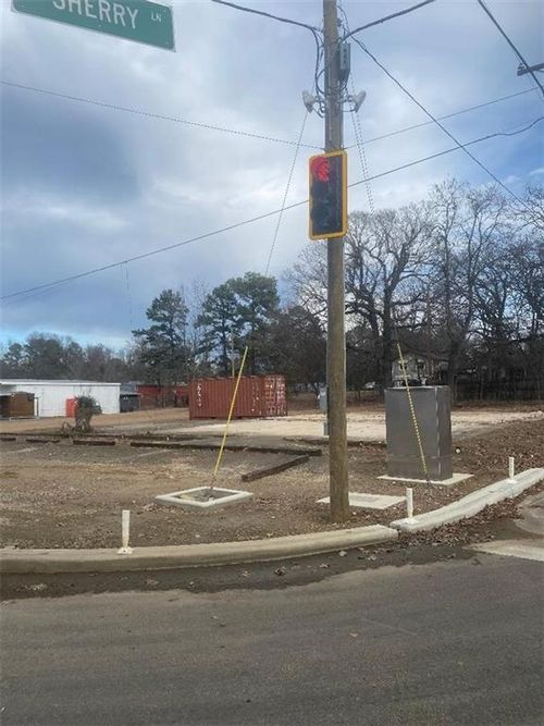101 E Sherry Ln, Broken Bow, OK, 74728-1719 | Card Image