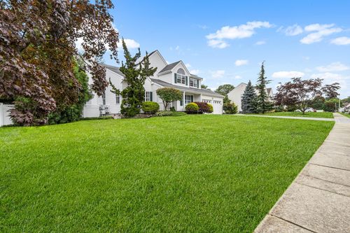 6 Dorothy Ln, Holbrook, NY, 11741-3516 | Card Image