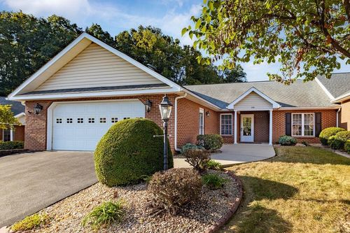 206 Red Oaks Dr, STAUNTON, VA, 24401-9106 | Card Image