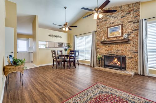 apt-j4-2400 Jupiter Rd, Plano, TX, 75074-4947 | Card Image