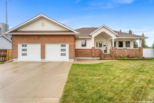 706 13th Ave, Humboldt, SK, S0K2A0 | Card Image