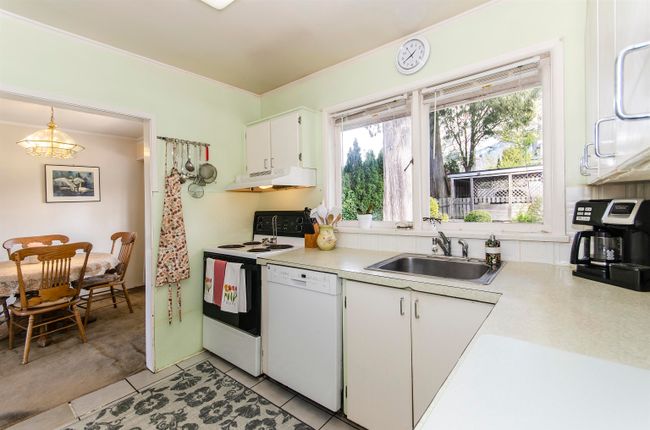 234 W 23 Rd Street, House other with 4 bedrooms, 2 bathrooms and 2 parking in North Vancouver BC | Image 18