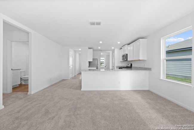 10946 Lafayette Loop, House other with 3 bedrooms, 2 bathrooms and null parking in Converse TX | Image 10