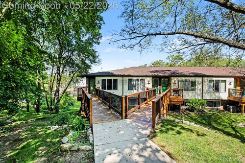 40-851 Union St, Milford, MI, 48381-1689 | Card Image