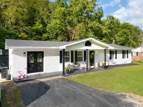 52 Station Br, Prestonsburg, KY, 41653-2107 | Card Image