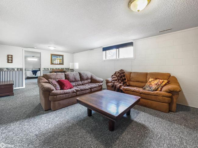 1604 Club View Dr, Home with 3 bedrooms, 2 bathrooms and 2 parking in Hampton IA | Image 25