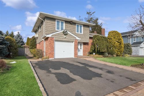 1123 Bernard Dr, Westbury, NY, 11590-5401 | Card Image