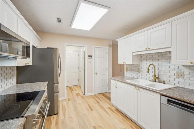 3815 Glen Laurel Ct, House other with 3 bedrooms, 3 bathrooms and 4 parking in Cumming GA | Image 7