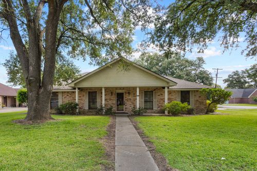 815 S 5th 1/2 St, Nederland, TX, 77627-2666 | Card Image
