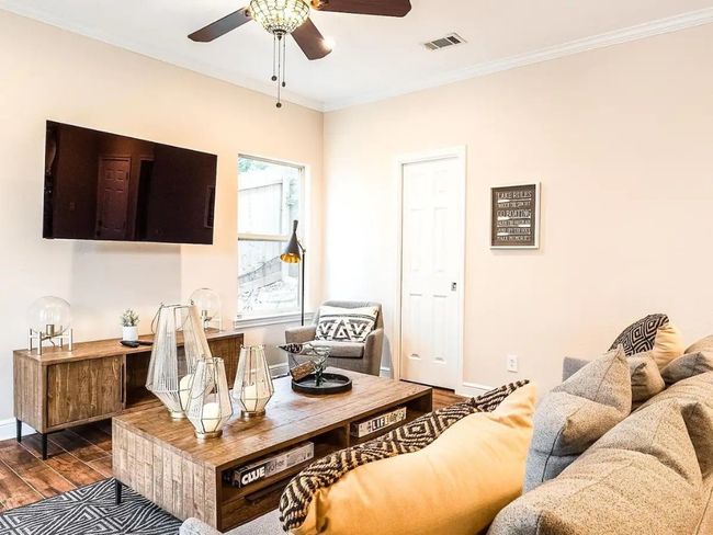 16308 Lake Loop, House other with 4 bedrooms, 4 bathrooms and 4 parking in Austin TX | Image 9