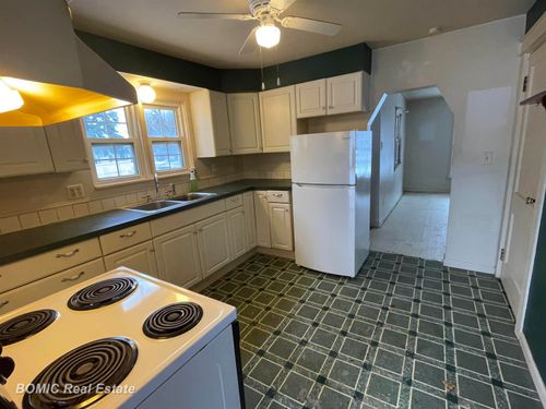 646 W Frank St, Caro, MI, 48723-1479 | Card Image